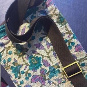 Brown Canvas Messenger Bag. Floral Patterned Front Flap. Adjustable Strap SKUBSB